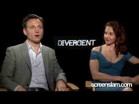 Divergent - Ashley Judd & Tony Goldwyn Divergent Interview